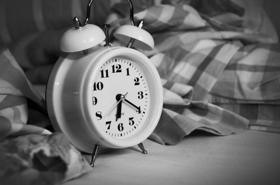 A good sleep routine starts with the right sleep rhythm.