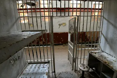 Take a glimpse of what the inside of a cell looks like in the Brushy Mountain State Penitentiary. 